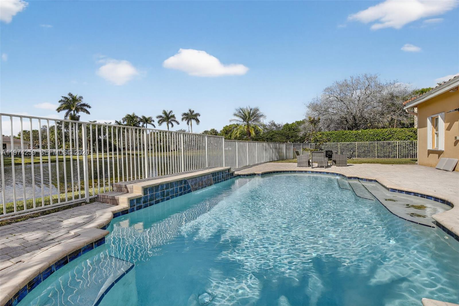 SAPPHIRE POINTE - DIAMOND - Residential