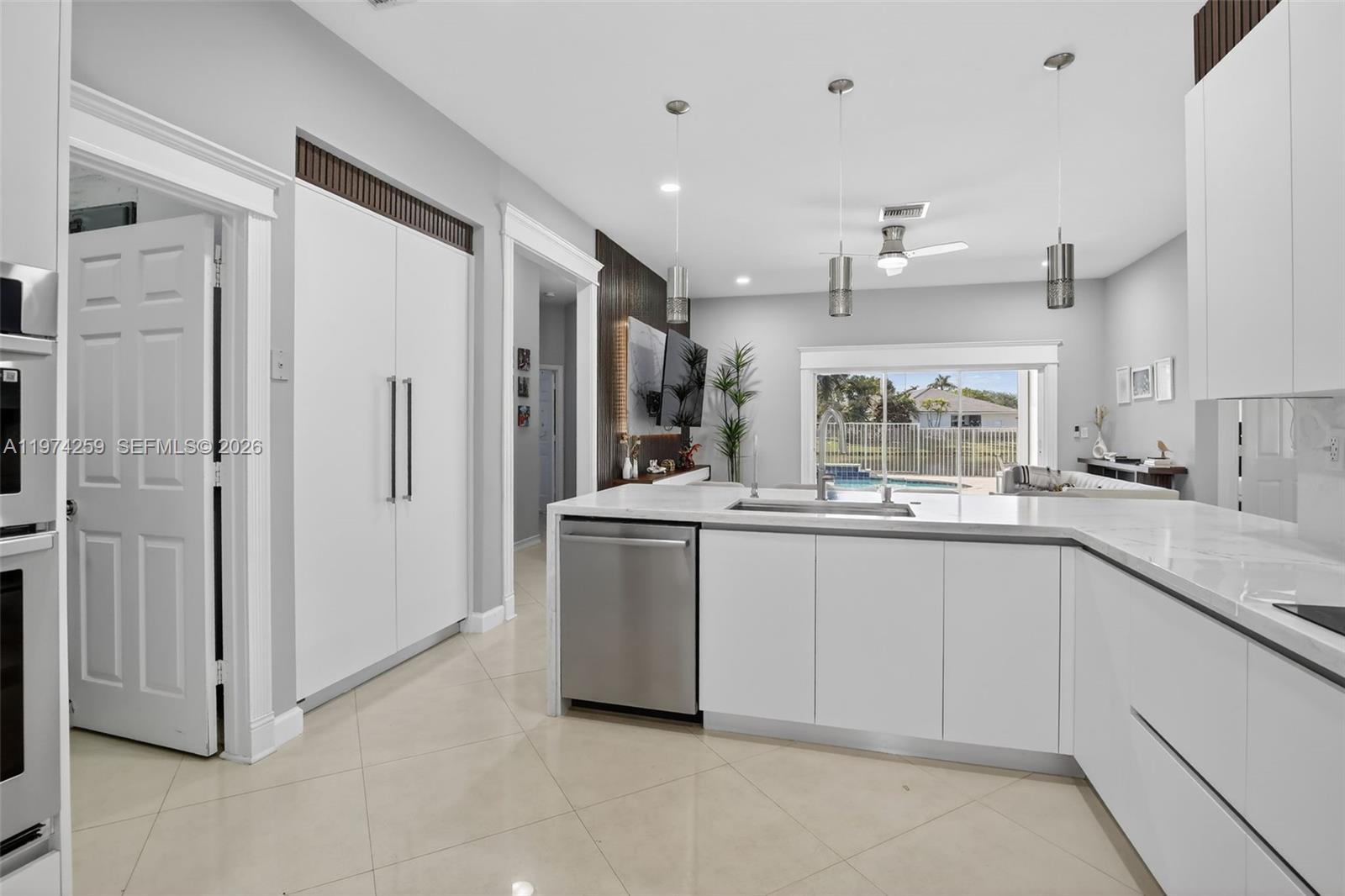 SAPPHIRE POINTE - DIAMOND - Residential