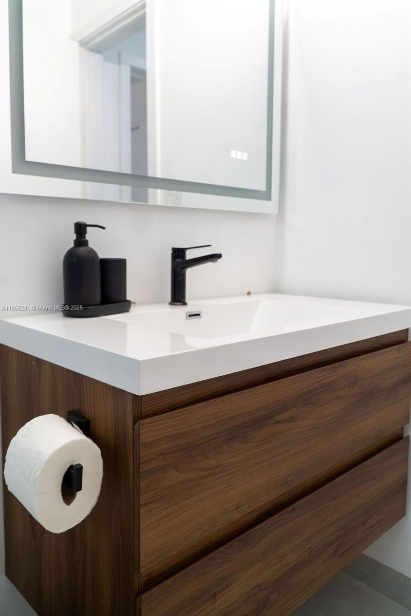 COUNTRY CLUB GROVE PT 2 - Residential Lease