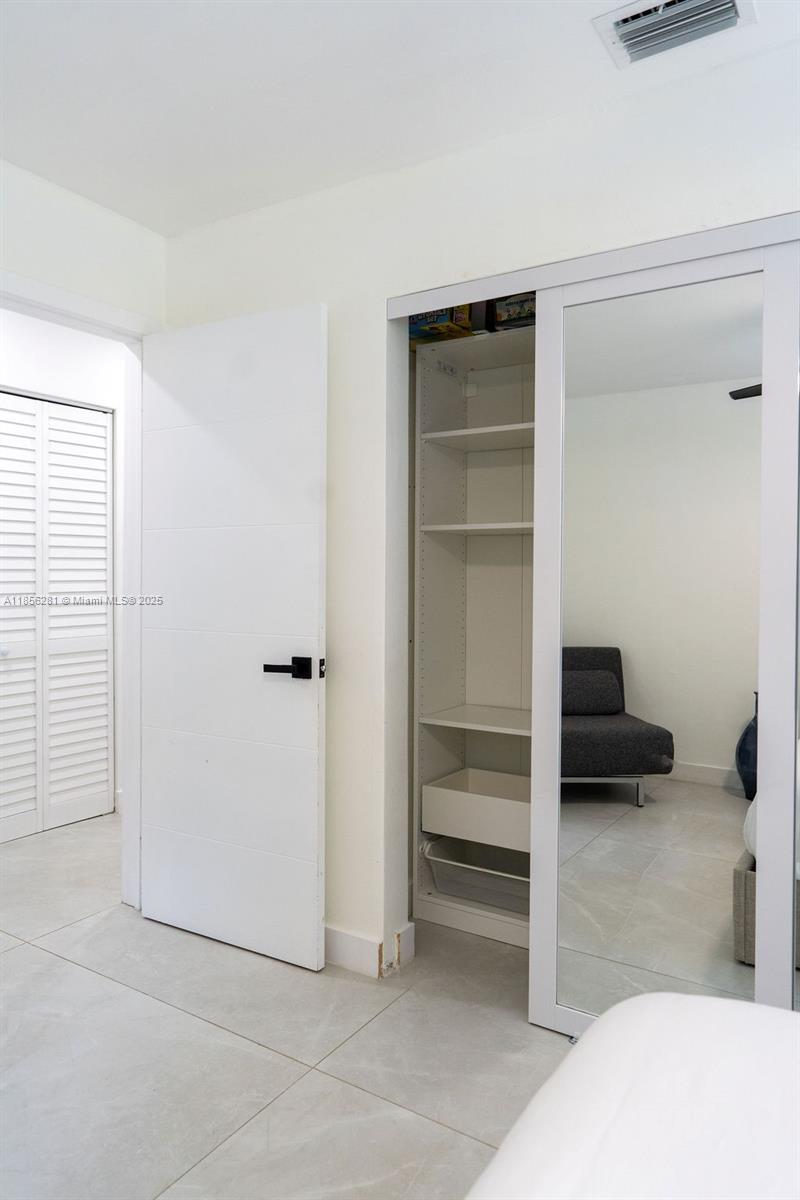 COUNTRY CLUB GROVE PT 2 - Residential Lease