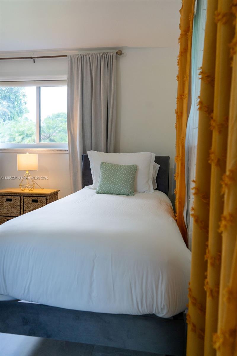 COUNTRY CLUB GROVE PT 2 - Residential Lease