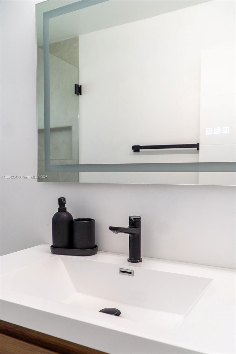 COUNTRY CLUB GROVE PT 2 - Residential Lease