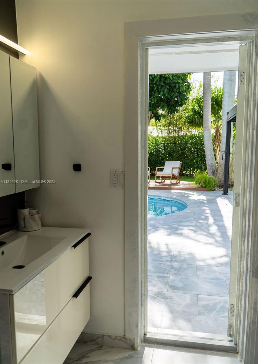 COUNTRY CLUB GROVE PT 2 - Residential Lease