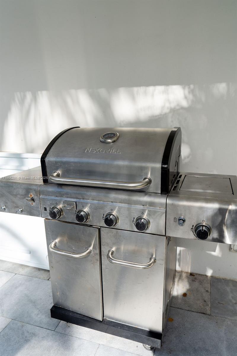 COUNTRY CLUB GROVE PT 2 - Residential Lease