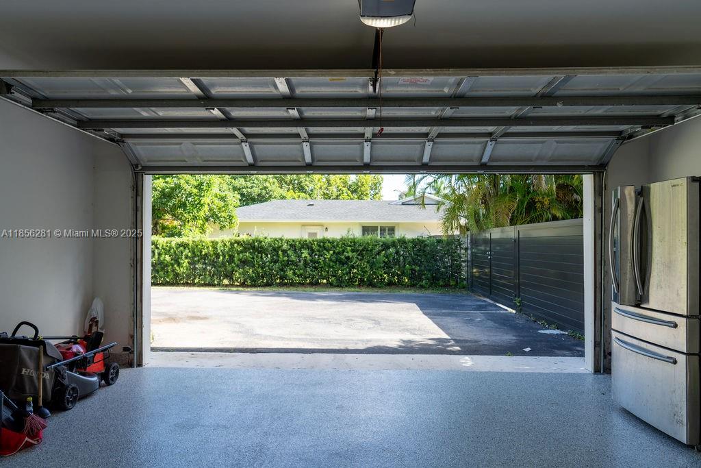 COUNTRY CLUB GROVE PT 2 - Residential Lease