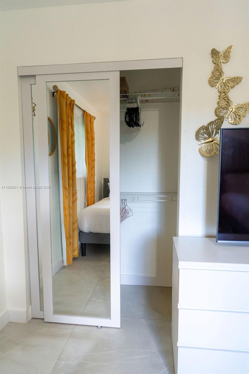 COUNTRY CLUB GROVE PT 2 - Residential Lease