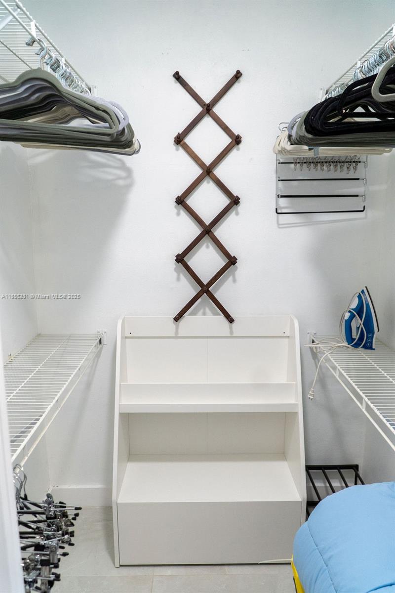 COUNTRY CLUB GROVE PT 2 - Residential Lease