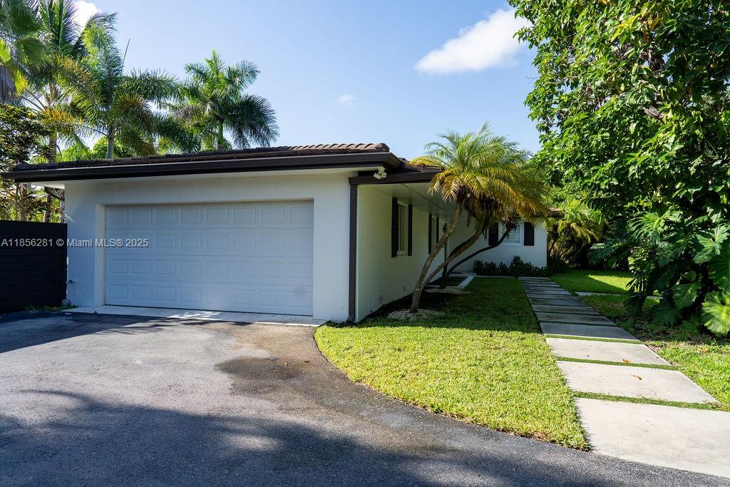 COUNTRY CLUB GROVE PT 2 - Residential Lease