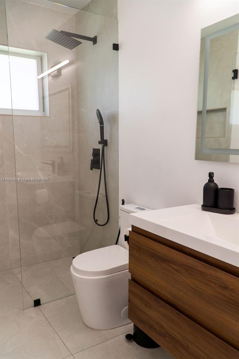 COUNTRY CLUB GROVE PT 2 - Residential Lease