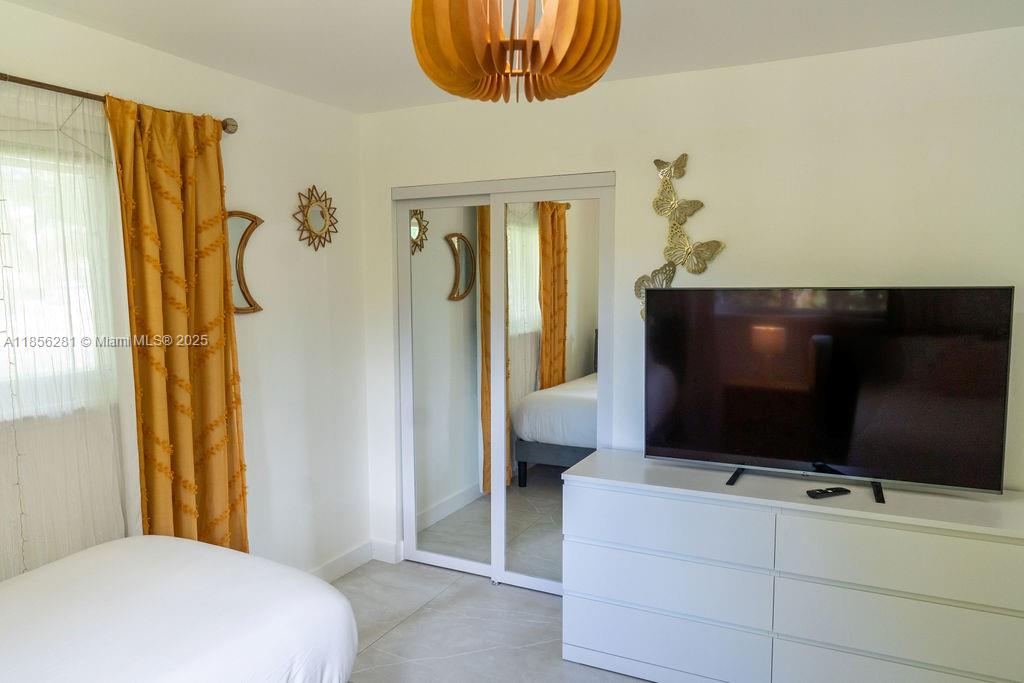 COUNTRY CLUB GROVE PT 2 - Residential Lease