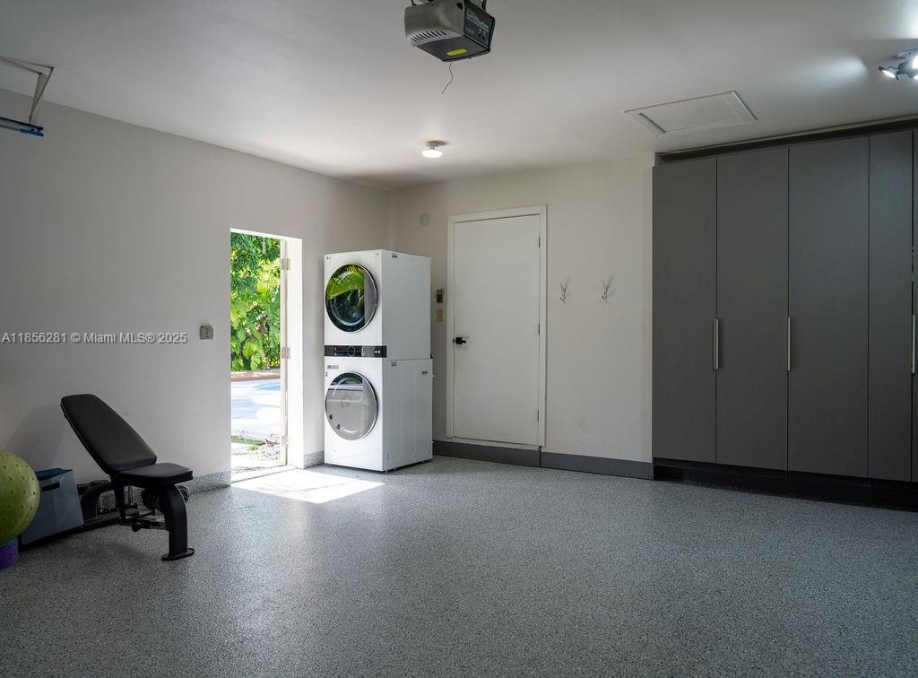 COUNTRY CLUB GROVE PT 2 - Residential Lease