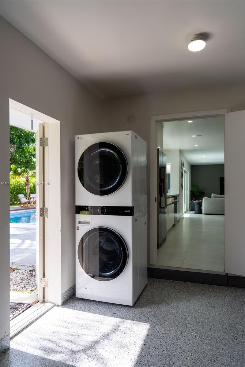 COUNTRY CLUB GROVE PT 2 - Residential Lease