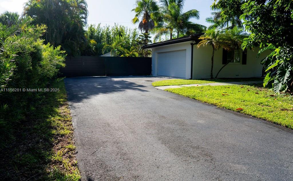 COUNTRY CLUB GROVE PT 2 - Residential Lease