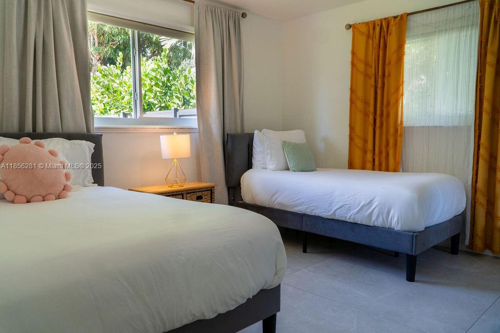 COUNTRY CLUB GROVE PT 2 - Residential Lease