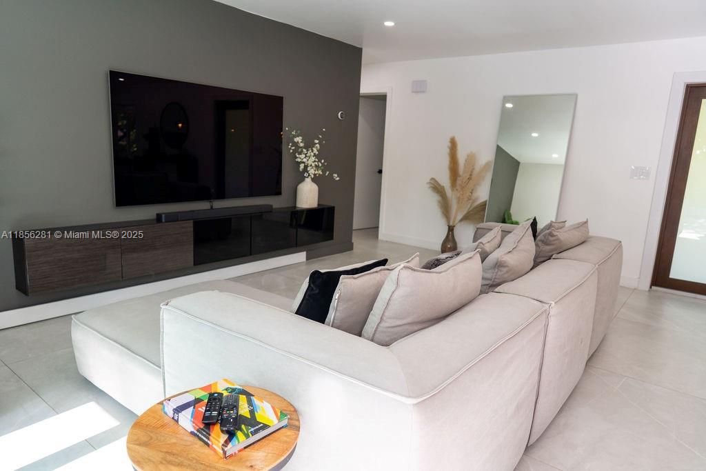 COUNTRY CLUB GROVE PT 2 - Residential Lease