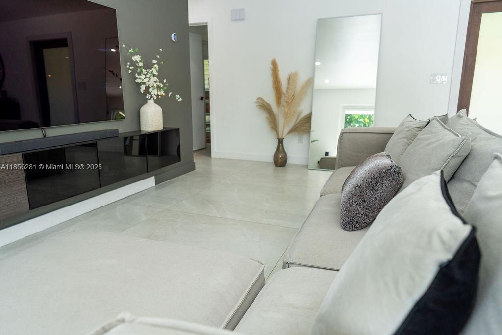 COUNTRY CLUB GROVE PT 2 - Residential Lease