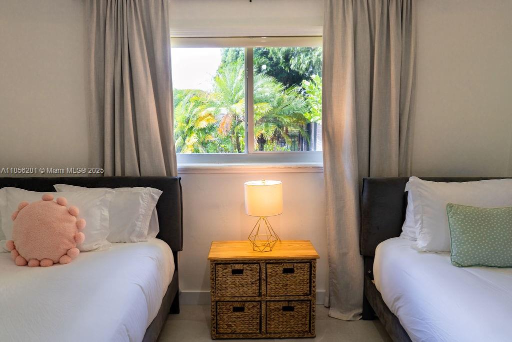 COUNTRY CLUB GROVE PT 2 - Residential Lease