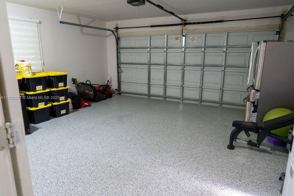 COUNTRY CLUB GROVE PT 2 - Residential Lease