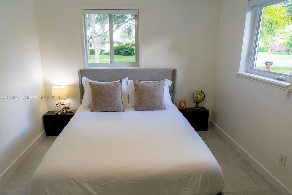 COUNTRY CLUB GROVE PT 2 - Residential Lease