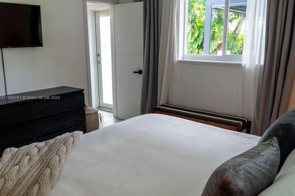 COUNTRY CLUB GROVE PT 2 - Residential Lease