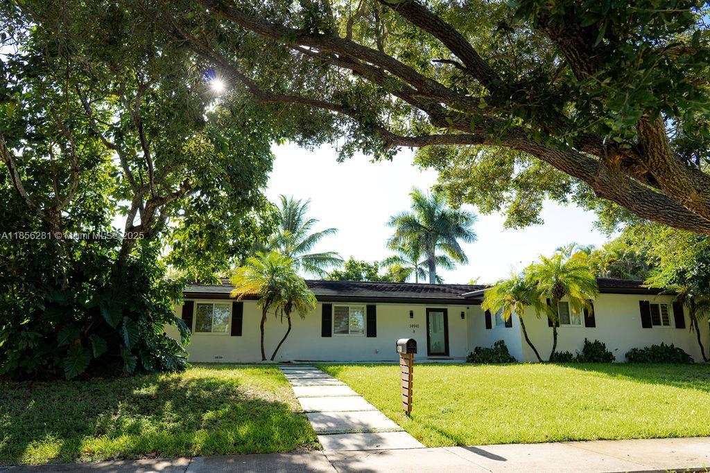 COUNTRY CLUB GROVE PT 2 - Residential Lease