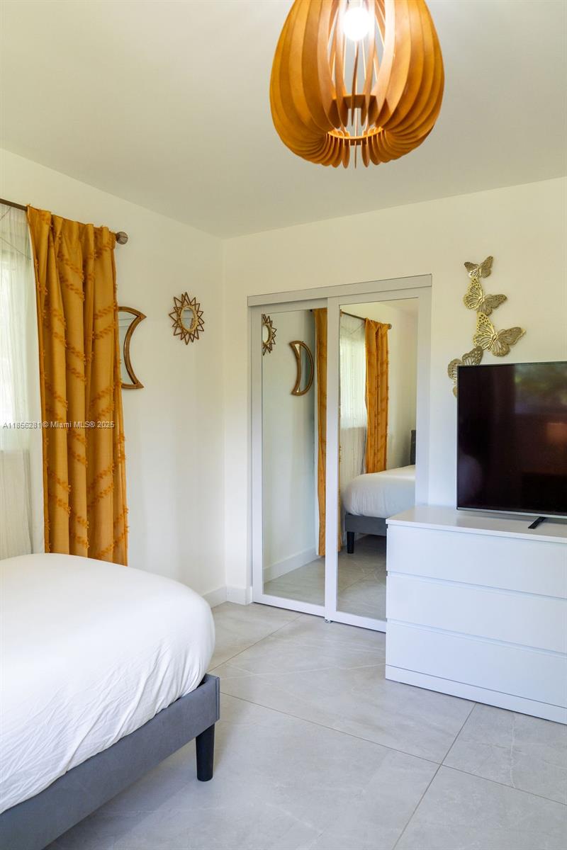 COUNTRY CLUB GROVE PT 2 - Residential Lease