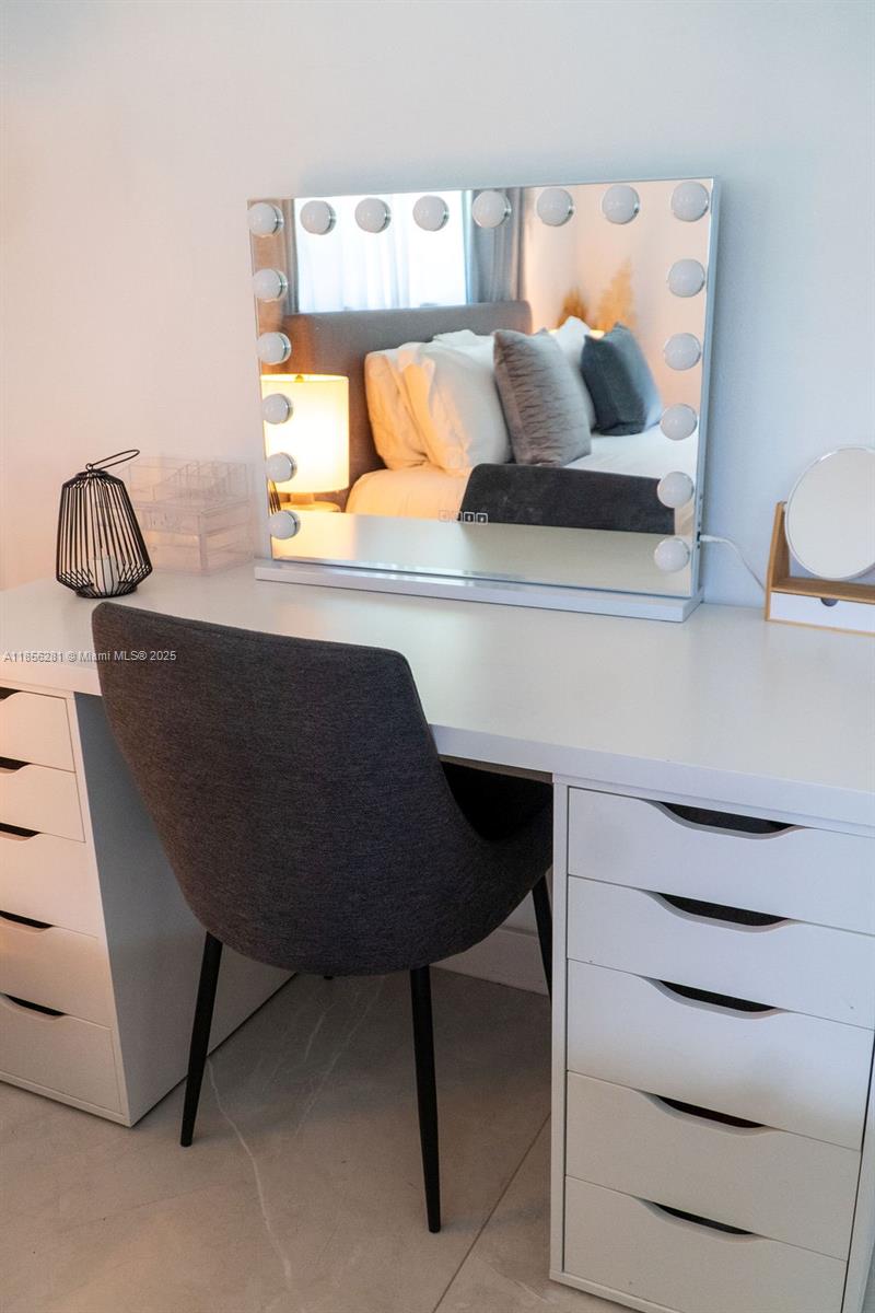 COUNTRY CLUB GROVE PT 2 - Residential Lease