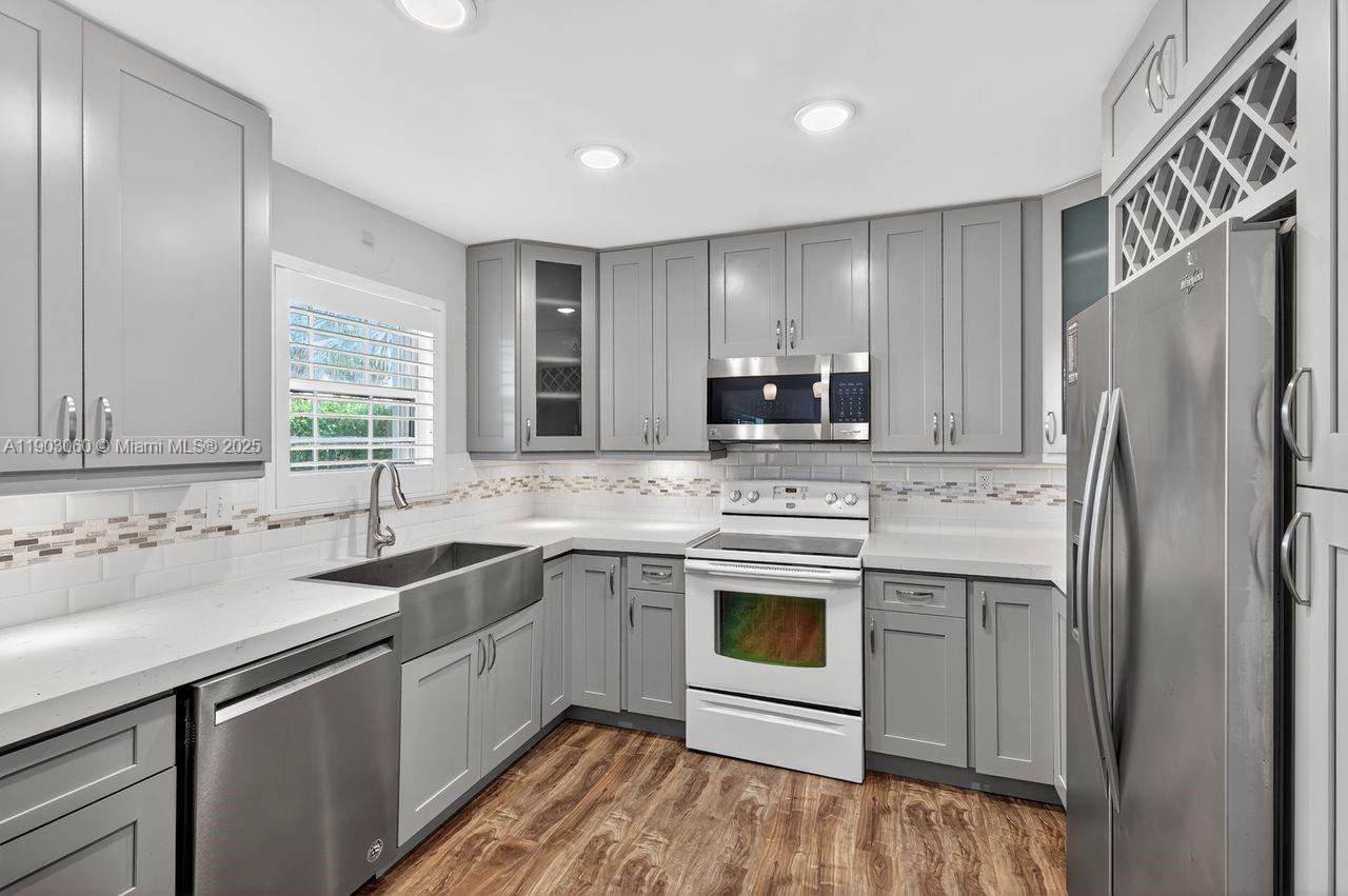 EMBASSY LAKES PHASE III - Residential