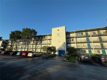 301 SW 135th Ave 402C Pembroke Pines FL 33027