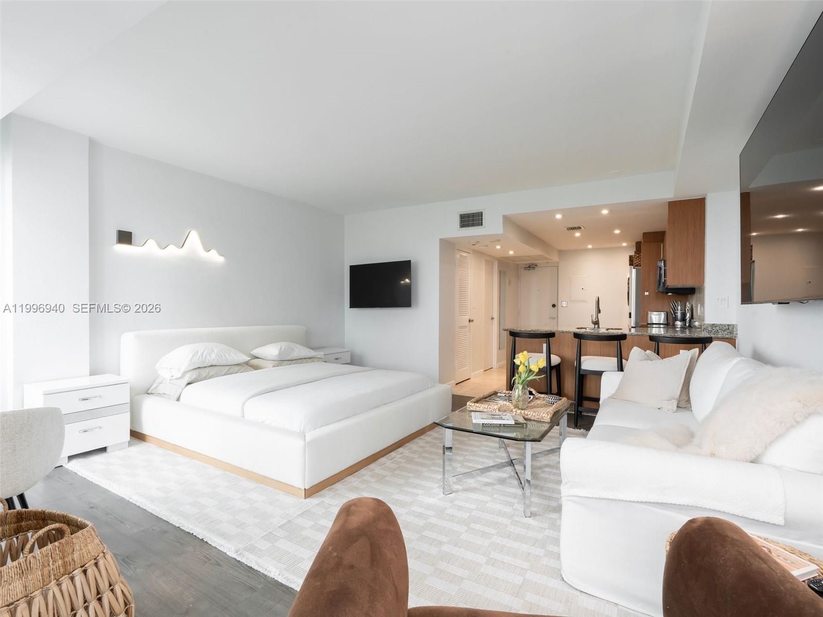 10275 Collins Ave 402