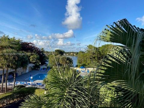 Photo of 1902 Bermuda Cir #E2, Coconut Creek, FL 33066 (MLS # A11942476)