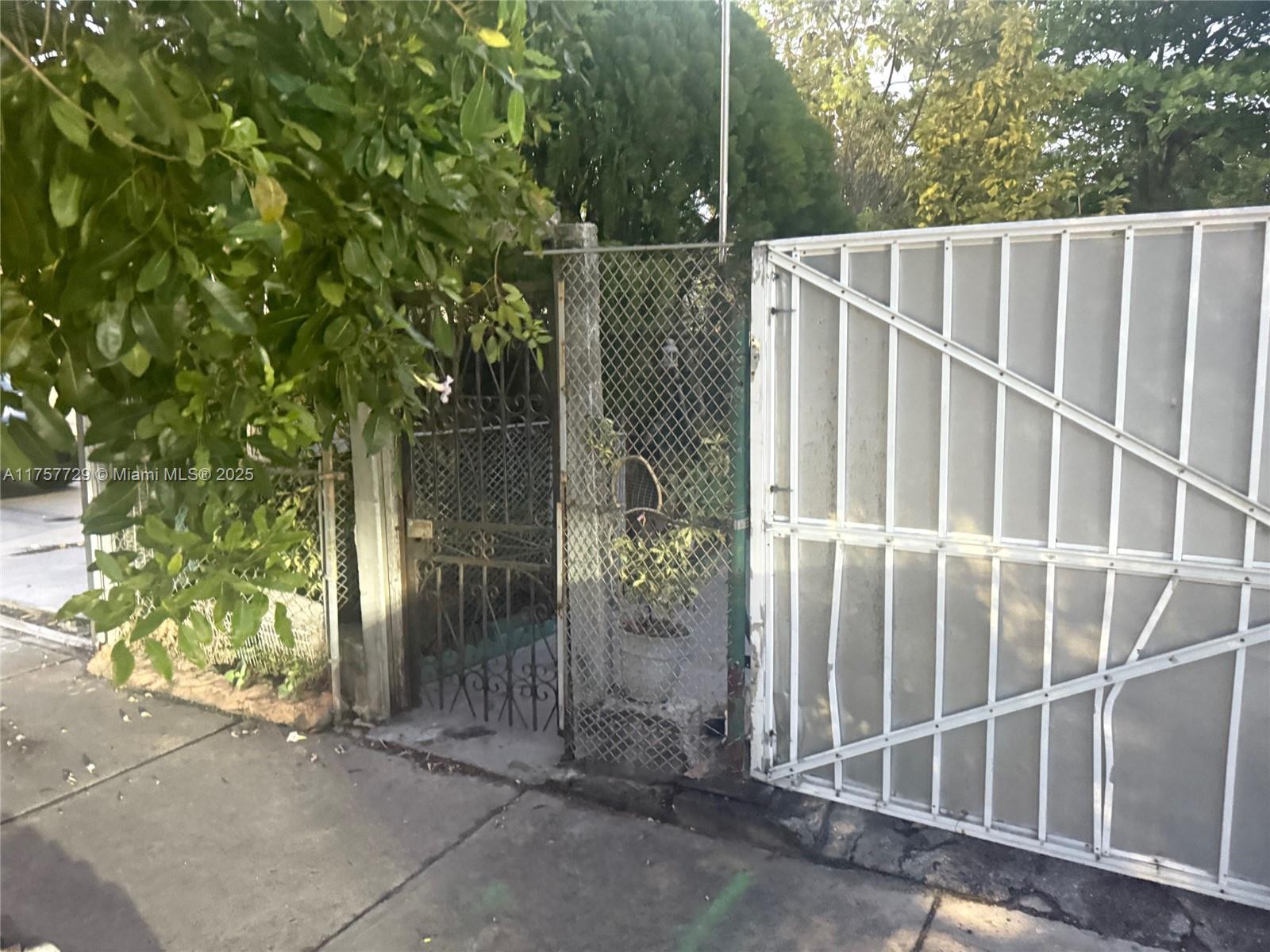 1251 Nw 29th Ter, Miami, Broward County, Florida - 2 Bedrooms  
1 Bathrooms - 