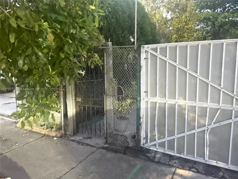 1251 NW 29th Ter, Miami, FL 33142 - MLS#: A11757729