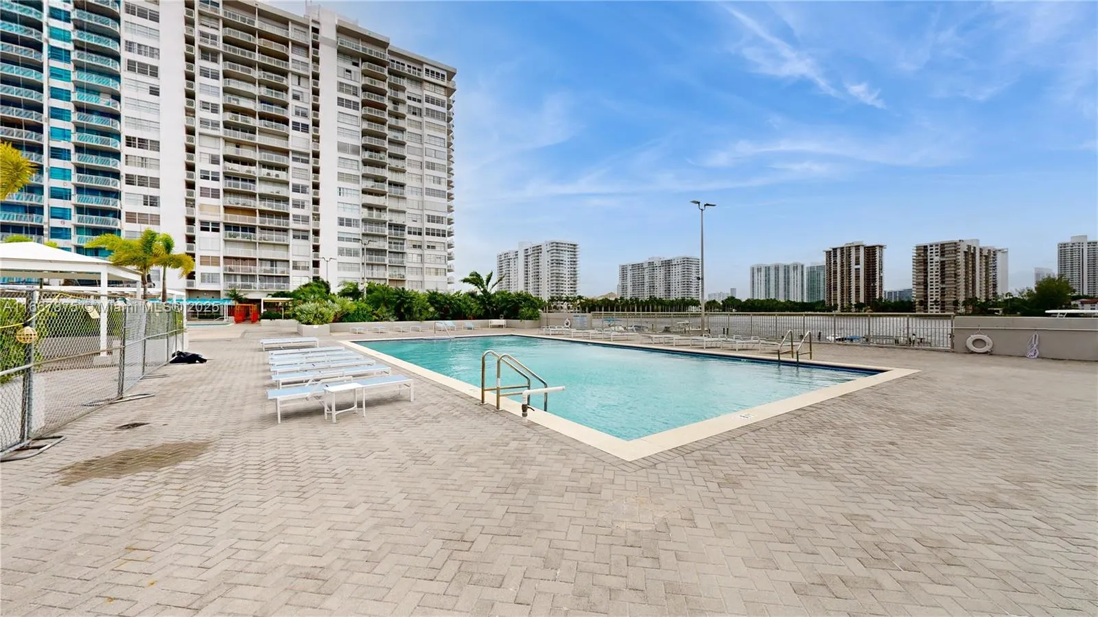 Aventura, Florida 33160, United States, 1 Bedroom Bedrooms, ,2 BathroomsBathrooms,Residential,Active,41080