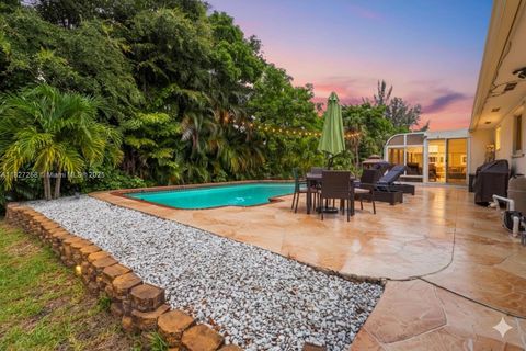 Photo of 431 S Old Hiatus Rd, Plantation, FL 33325 (MLS # A11827258)