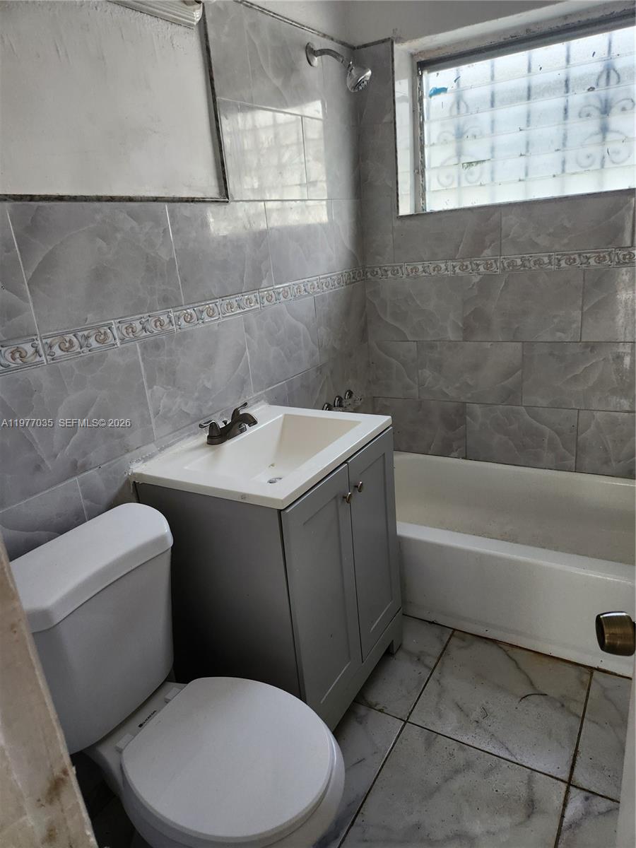 7TH AVENUE HIGHLANDS - Residential Lease