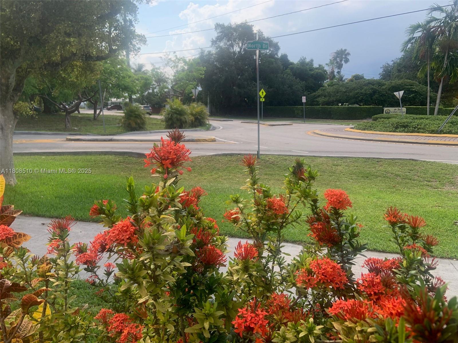 View photos, virtual tours, details... 1470 North Dr