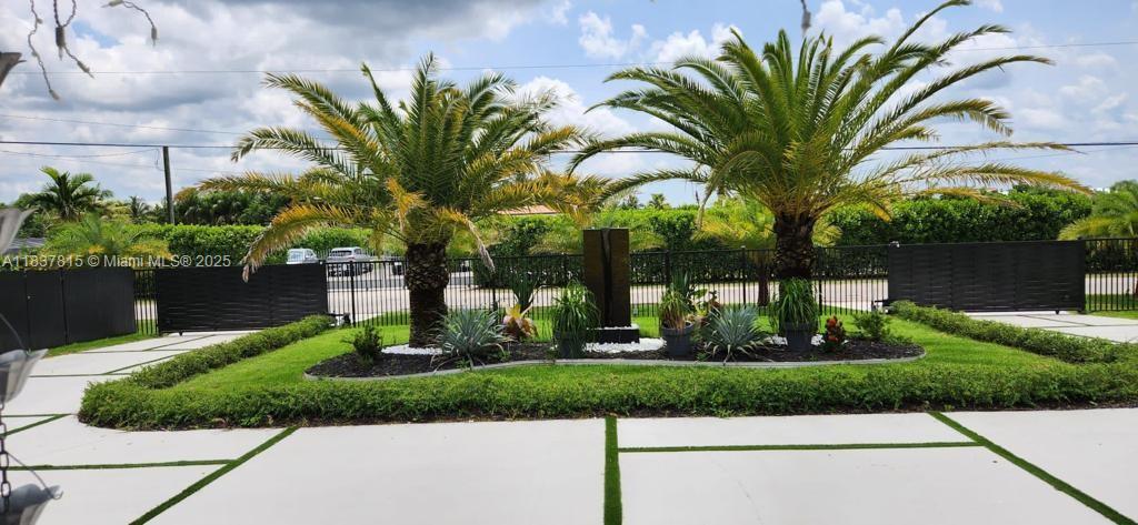 Unique and one of a kind Estate situated on a residential and agricultural neighborhood. Recently remodeled 3 bedrooms and 2.5 bath, Walk in closets, Updated wood kitchen cabinets, Granite countertops, Titan water heaters,1 year old roof, Impact doors and accordion shutters.