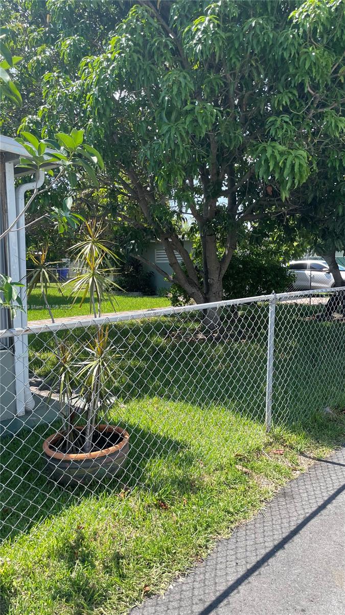 BROWARD MANOR OF HOLLYWOO - Residential Income