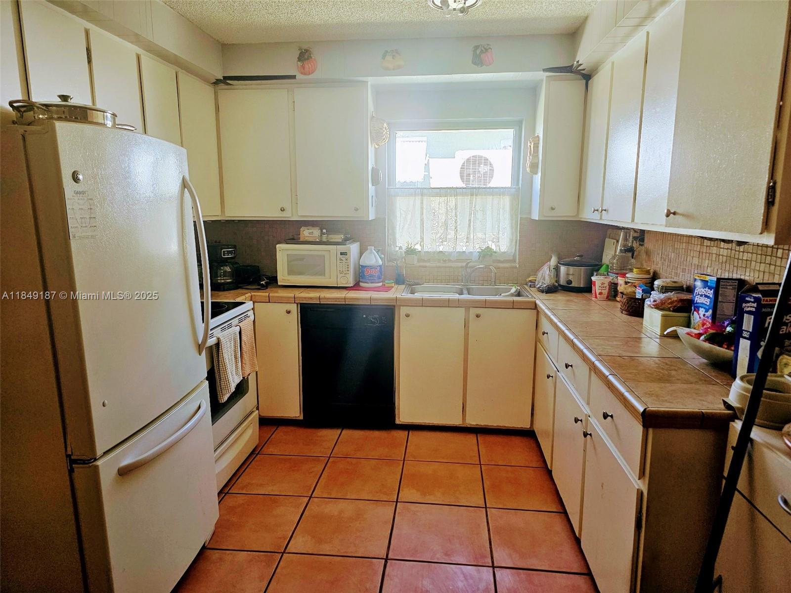 BROWARD MANOR OF HOLLYWOO - Residential Income