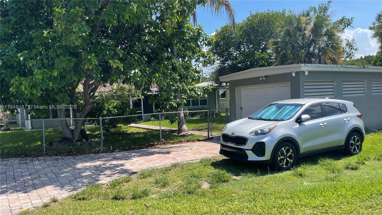 BROWARD MANOR OF HOLLYWOO - Residential Income