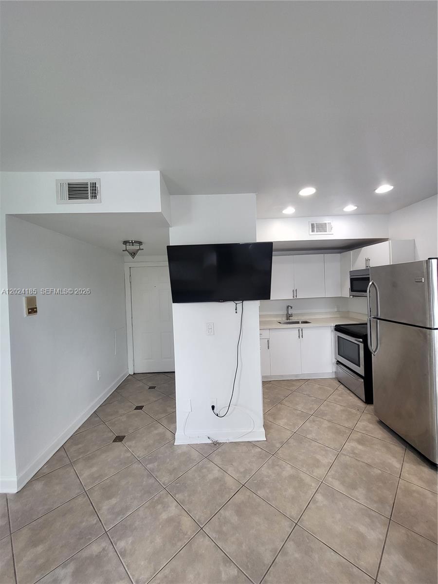 JADE CONDO - Residential Lease