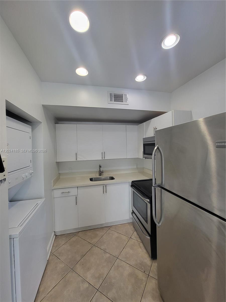JADE CONDO - Residential Lease