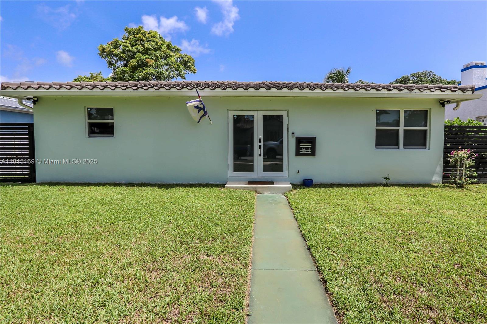 HOLLYWOOD - Residential