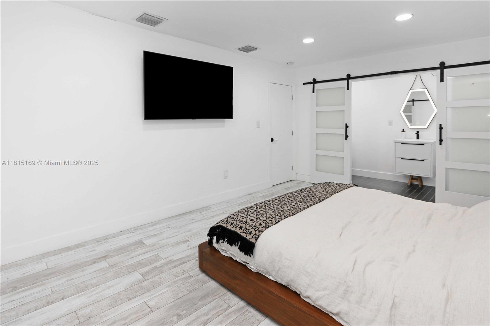 HOLLYWOOD - Residential