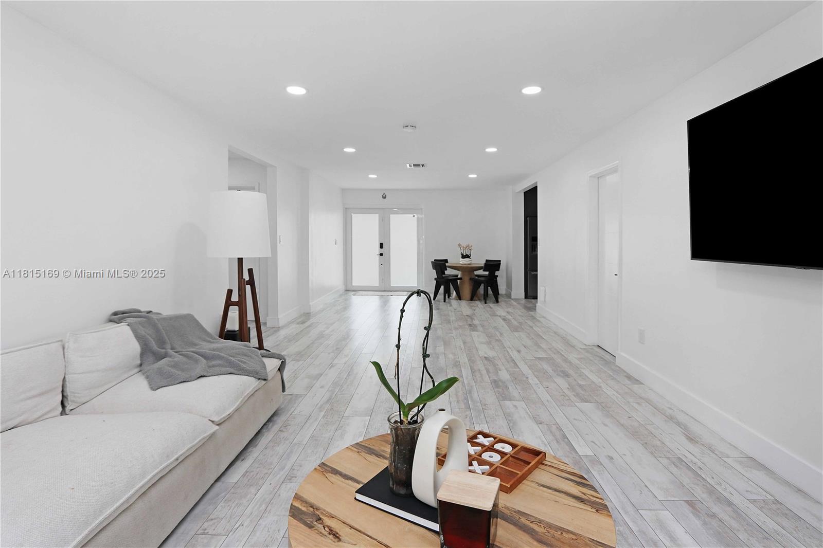 HOLLYWOOD - Residential