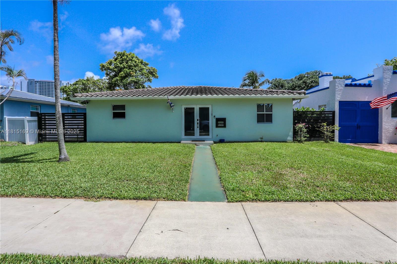 HOLLYWOOD - Residential