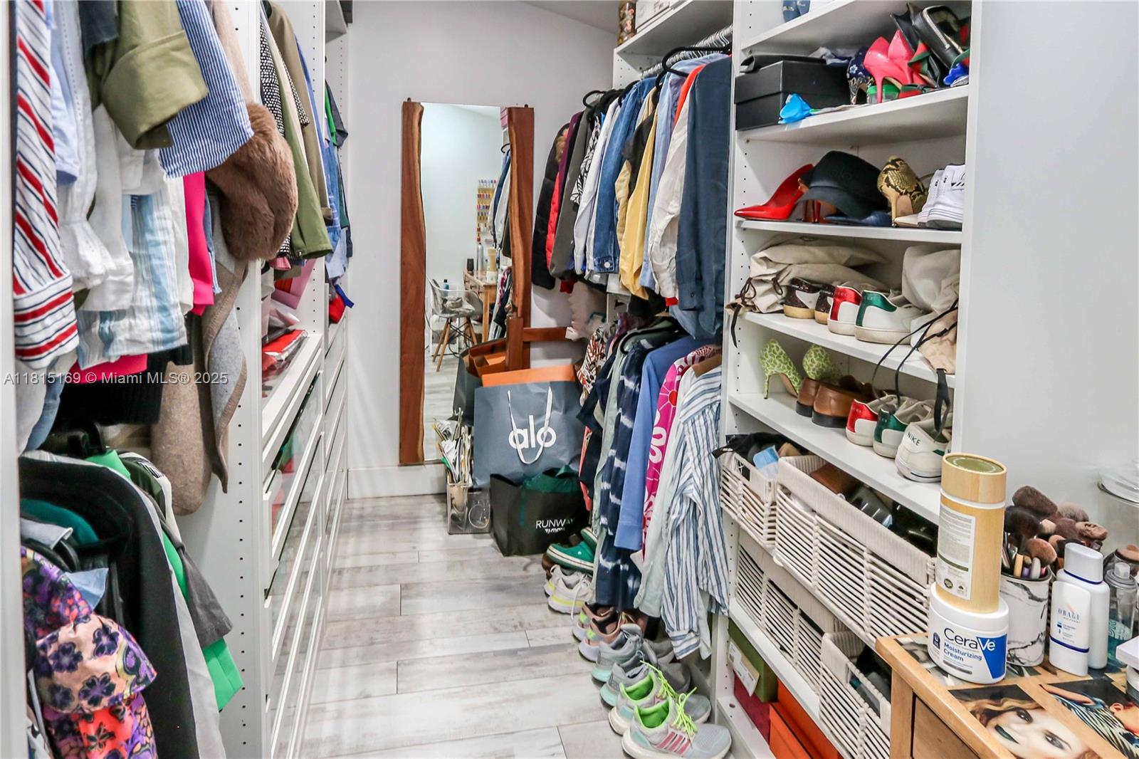 HOLLYWOOD - Residential