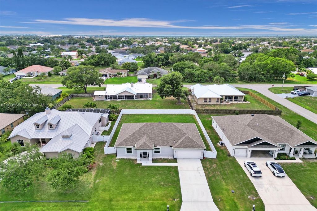 Photo of 434 SW Namoit Pl, Port St Lucie, FL 34953 (MLS # A11805650)