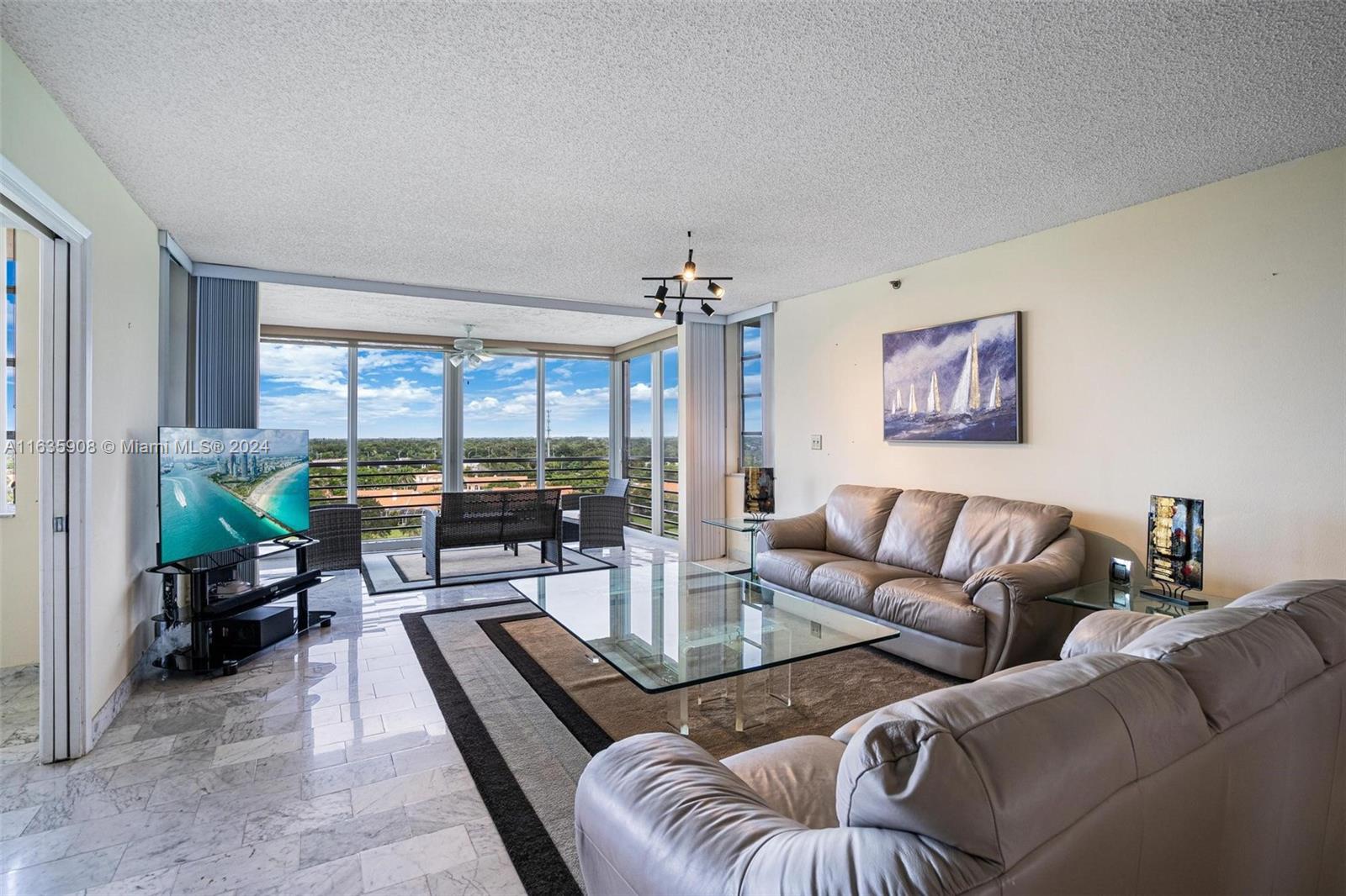 NO 114 PALM-AIRE COUNTRY - Residential